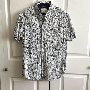 5 for $25! Sunrise Kingdom Men's Blue Floral Shirt